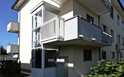 Ascensore esterno per abitazione privata con balcone