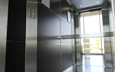 Elegante ascensore per struttura alberghiera