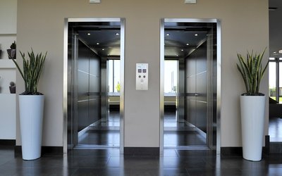 Elegante ascensore per hotel